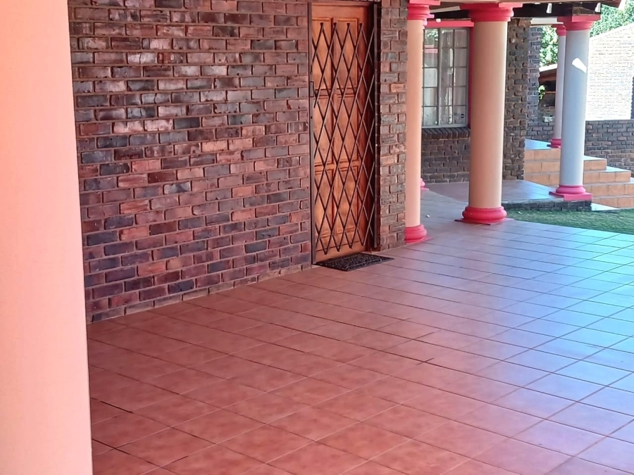 8 Bedroom Property for Sale in Cashan North West